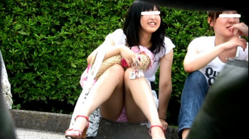 [アイドル予備軍動画] アイドル級かわいい娘の日常＜パンチラ盗撮＞の画像