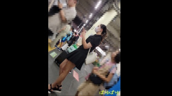 [ぱゆぱゆ動画] [胸チラ]黒服だけど白ブラだから乳首丸見えセット[60%OFF]＜胸チラ盗撮＞の画像