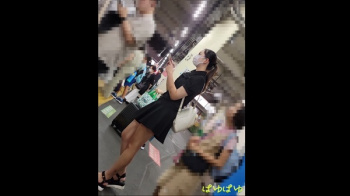 [ぱゆぱゆ動画] [胸チラ]黒服だけど白ブラだから乳首丸見えセット[60%OFF]＜胸チラ盗撮＞の画像