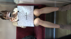 [TC動画] [4K動画][顔出し]激カワJDずっと丸見え、暖かいって良いですね生足最高[ドアップあり]電車からの風景～＜パンチラ盗撮＞の画像