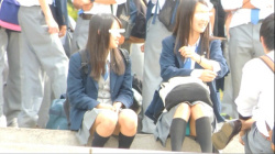 [ＹＵＫＩ動画] 制服姿の可愛いコを発見！！（ＦＨＤ）大変です！！パンツが見えてますよ１５＜JKパンチラ盗撮＞の画像