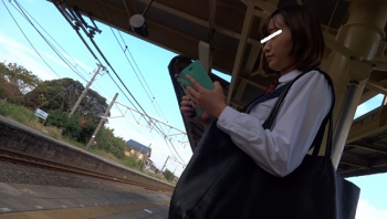 [wack動画]【JK顔出し高画質】千葉県公立JK白パンツ#奇跡のような透明感＜パンチラ盗撮＞の画像