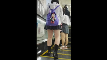 [いつもここから動画] 美脚探索シリーズ4 食い込みとデカ尻さん＜JKパンチラ盗撮＞の画像