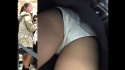 [ぽるちーに動画] 39.ポニーテールな私服ちゃんの白パンツ＜パンチラ盗撮＞の画像