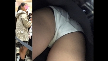 [ぽるちーに動画] 39.ポニーテールな私服ちゃんの白パンツ＜パンチラ盗撮＞の画像