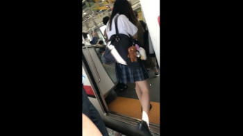[show-ta動画]【再販】050可愛い制服青チェKちゃん逆さ＋S級美人OLお姉さんをじっくり観察！＜JKパンチラ盗撮＞の画像