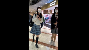 [冷蔵庫の中身動画] ローアングルショット ミニスカJKやオレンジ色のかわいいパンティの子も!＜JKパンチラ盗撮＞の画像
