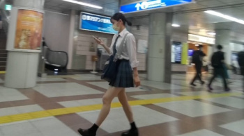 [KOBA動画] 青チェックめくりました②＜JKパンチラ盗撮＞の画像