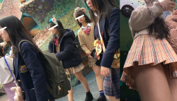 [369151動画]【4K街撮り夢の国】制服パンチラ2＜JKパンチラ盗撮＞の画像