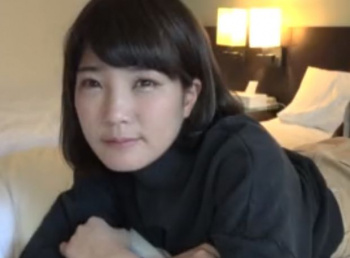 彼氏がいるのに個人撮影AVに応募して中出しされちゃう彼女wの画像