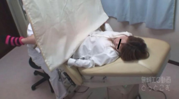 内診台診察でカラダが仰け反ってしまうほど苦痛なナナコさん(22歳フリーター) 子宮痛~ 内診台診察編 ワイセツ婦人科医の過剰診察記録 #File15-C の画像