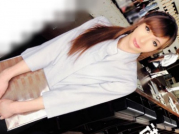 〚激美麗＼看板男娘。ナンパ企画〛ペニクリ大きいの恥ずかしい。店内便所に連れ込まれたＮＨチャンがネットリフェラでご奉仕wwwwwwの画像