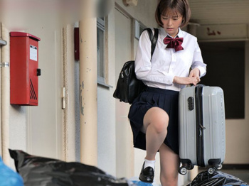 『月乃ルナ＼犯され中だし…上京ＪＫ企画』やだ~臭い。ツルツルお膣娘に逆恨みした隣人が部屋に監禁し便器に堕としちまうぜwwwwwの画像