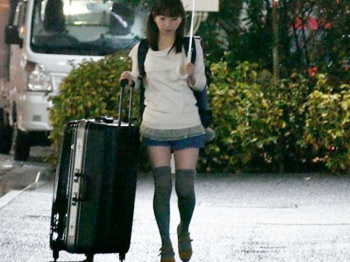 『勝手に発売＼北海道産…小柄娘』やばいぃ~オシッコ出ちゃう。簡単にナンパされたチッパイ娘がお泊り交尾で巨根を離さねえwwwwwwwの画像