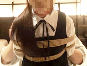 『投稿＼ＮＴＲ‥変態嫁』もっと強く縛って。女子校生コスで痛めつけられお膣濡らしちまう変態が肉棒プッ込ませる企画wwwwwwwwwの画像