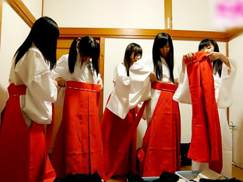 JKちゃん達、、、大はしゃぎ♬って訳にはいかず➤やばいヤツの豹変した和尚がピンクマ〇コほ奴隷にしちまうぜWWWWWWWWWWWの画像
