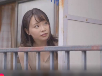 〔中山ふみか/鬼不貞～マキシワンピ若ママ、エロ動画〕やだ黄野さん食べたい！パパ留守中に肉食妻が他人棒を貪っちまうぜWWWWWWWWの画像