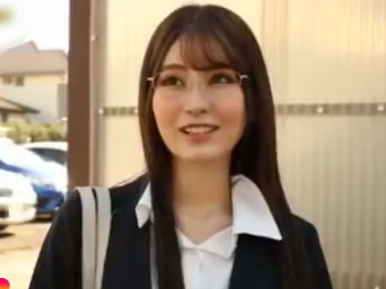 ［夏希まろん/ヤリ〇ン女上司～出張逆NTR］上手ょ～もっと強く突いて！眼鏡美女が妻帯者デカマラをナマで貪っちまうぜWWWWWWWの画像