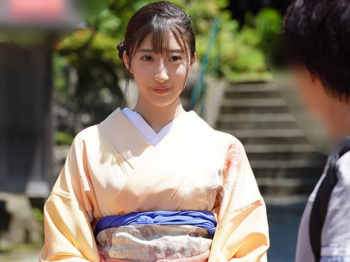 ［星宮一花/若女将…至福体験エロ動画］じゅぶずぶ～イラマチオ快感！着物美人が汗塗れで年下チ◎コを貪り喰っちまうぜWWWWWWWの画像