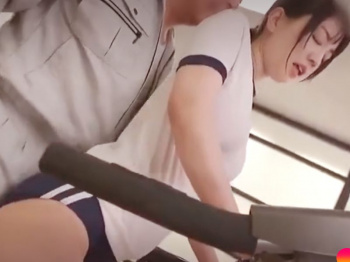 ［誘惑ブルマ/スポーツJK］おじさま～もっとワレメこすりつけて！真夏に汗を滲ませ欲しがる乙女がМ字開脚で本ナマ、エロ動画WWWWWWWの画像