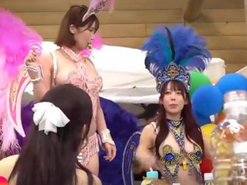 ［生ハメ必須/ファン感お祭り］もっとチ〇ポ～硬いの欲しい！性欲マックスのAV女優たちが誘惑レイヤーで逆痴漢、エロ動画WWWWWWWWWの画像