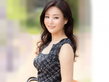 「中出しデビュー/五十代母親」やだぁ奥ぅ~ヘンになるぅ！旦那じゃ満足しない絶倫ママが他人棒に注入させるエロ動画WWWWWWWWWWの画像