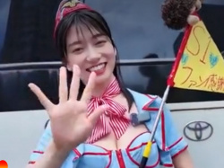 「瀬戸環奈/痺れる~ファン感」早く濃厚なのお願い！可愛いバスガイドコスが素人さんを穴兄弟にするエロ動画WWWWWWWWWWWWWWWの画像