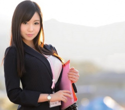 【夢乃あいか】契約の為に下の世話までトータルサポートする枕営業！肉体関係もアフターフォローする巨乳生保レディの画像