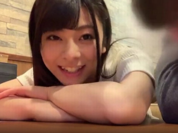 出逢い系アプリで知り合った『Fカップ乳のお姉さんと即ハメ。。。』ホテルに突撃して電マ当てて手マンすれば潮がピュピュー！の画像