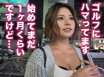 《エロ動画》取材と称してナンパ性交『薄っすらと日焼け跡が残る魔性ボディ。。。』ツルツルなパイパンマ〇コは締まりも良かった！の画像