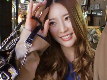 Gカップ乳をしたキャバ譲をナンパ『ホストの彼氏の目の前で卑猥な姿をさらけ出し。。。』淫乱モード全開で感じまくる彼女！の画像