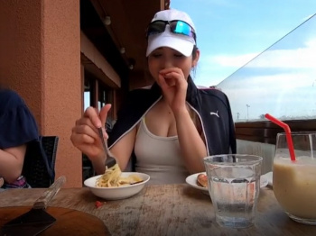 湘南で見つけた巨乳ビーチバレーJD『ムチムチ乳にデカ尻は堪らん。。。』ねっとり糸引きマン汁に超興奮しちゃう！の画像