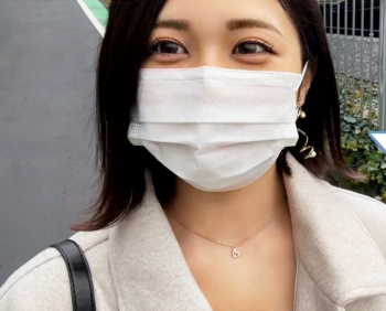 現役女子大生の22才のお姉さんが自画撮り『マスクしてても可愛いが外せば激カワ。。。』服を脱げば神ボディだよ！の画像