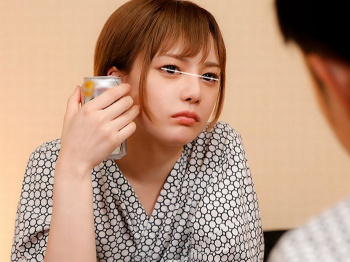 《相部屋》出張先でボクを馬鹿にしてる『後輩女子社員と同じ部屋。。』お酒を飲んで酔って寝てるところを襲う！の画像
