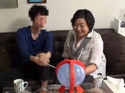 《五十路熟女》加齢臭が漂ってきそうな『50代のおばさんを部屋に連れ込み。。』なんだかんだでハメちゃう！の画像