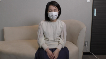 【個人撮影】元J○Lの客室乗務員の美人妻がお金欲しさに痴態を晒しちゃう!家族に内緒で勝負下着で挑む姿がエロ過ぎ!の画像