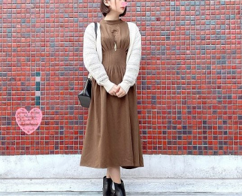 【個人撮影】加工無しの美肌に信者が急増中のエステを紹介する奥さん!旦那の為に磨いてきた美白ボディの献身妻が他人棒で激イキ!の画像