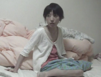 【個人撮影】夫婦の営みが生々しすぎる映像!細身の若妻が旦那とハメまくり!の画像