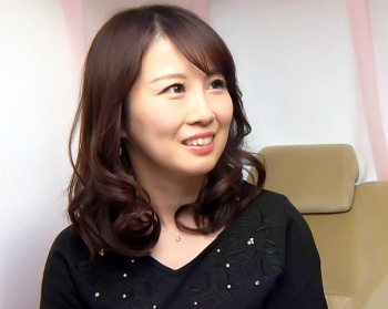 旦那との歳の差20歳でセックスレス状態!まだまだ女盛りの清楚系セレブ妻が初めての不倫でイキまくり!の画像
