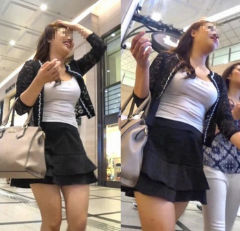 【着衣巨乳エロ画像】おっぱいがデカイ素人女性と街中で出会った時の喜びはもの凄いね!の画像