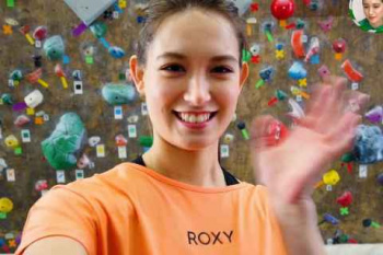 トラウデン直美 エロ画像　お尻の割れ目くっきり！胸チラおっぱいもエロすぎるｗｗｗの画像