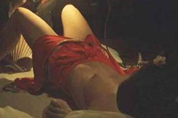 麻生久美子 ヌード画像　乳首出しおっぱい！ケツ出し濡れ場がエロすぎる【動画あり】の画像