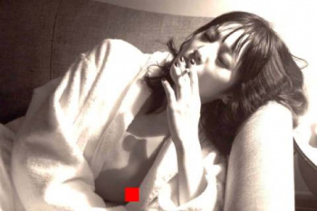 夏帆、おっぱいポロリ！！乳首が完全に見えてエロすぎるｗｗｗｗｗｗ【GIFあり】の画像