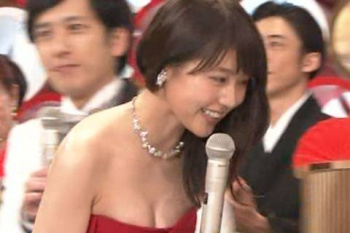 有村架純、巨乳の谷間モロ見え！乳揺れおっぱいがエロすぎるｗｗｗｗｗ【GIFあり】の画像