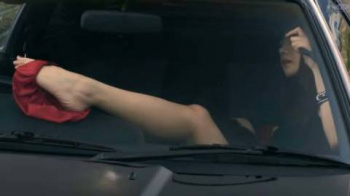 池田エライザ、車の中でパンツ脱ぎクンニされてるシーンがエロすぎｗｗｗ【GIFあり】の画像