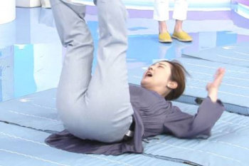 水卜麻美アナ、お尻の形がクッキリ！パン線が浮き出るｗｗｗｗｗｗ【GIF動画あり】の画像