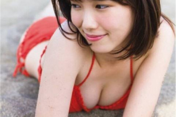 飯豊まりえ、おっぱいデカい！巨乳の谷間がエロくてたまらんｗｗｗｗｗｗｗの画像