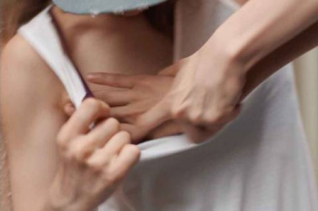 本田翼、ノーブラおっぱいを触らせてるｗｗｗｗｗｗｗｗｗｗの画像
