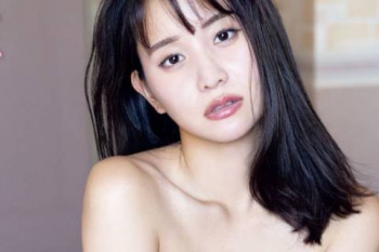 永尾まりや、乳首おっぱい見えそう！上半身裸セミヌードがエロすぎるｗｗｗｗｗｗの画像