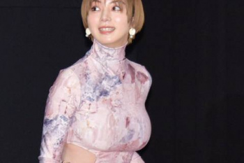 池田エライザ、巨乳おっぱい！ロケット乳がプルンプルン揺れてるｗｗｗｗｗｗｗの画像